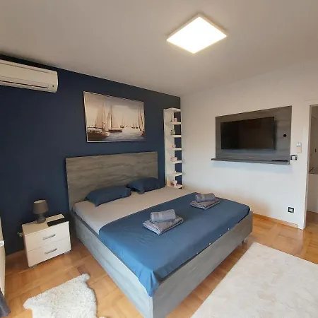 Sunny Sea Apartment *